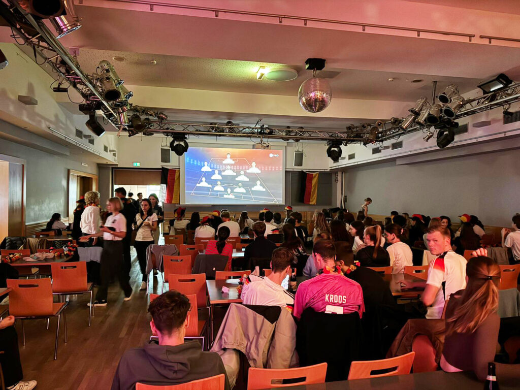 Pack watching in the "Hier und Jetzt" for the European Football Championship