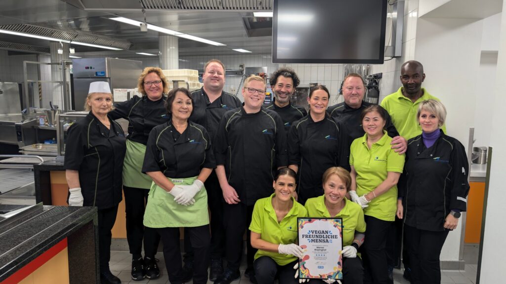 Team of the canteen at Bispinghof with PETA certificate.